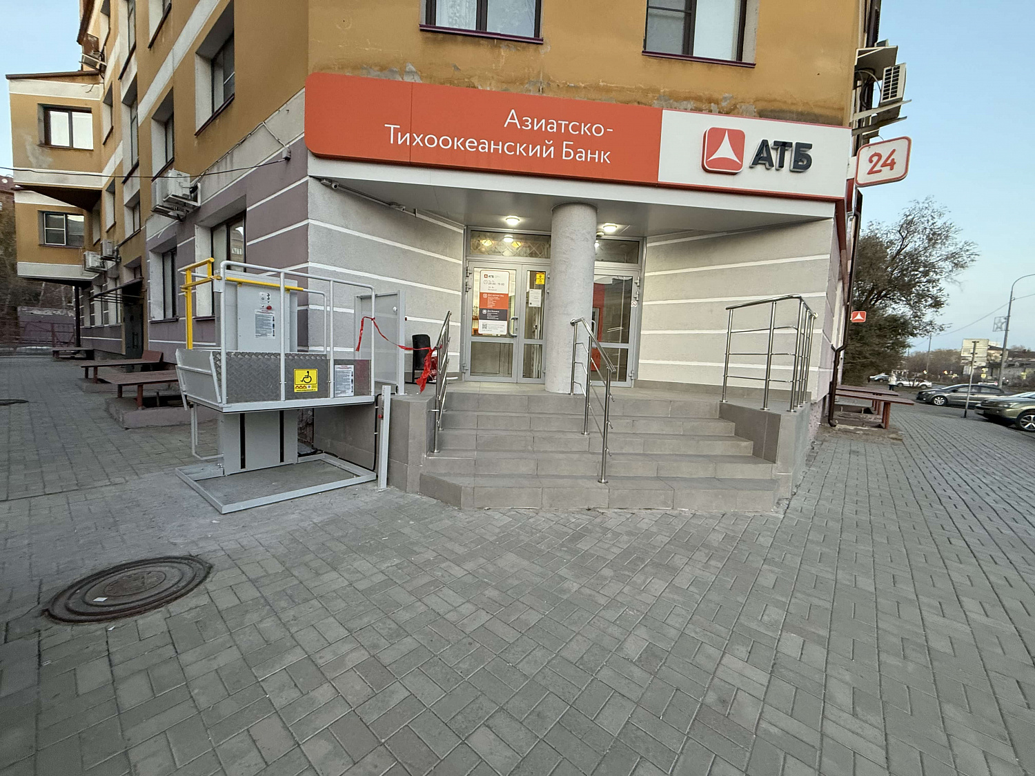 Подъемник ВПМ-01 для отделения Азиатско-Тихоокеанского Банка в Барнауле